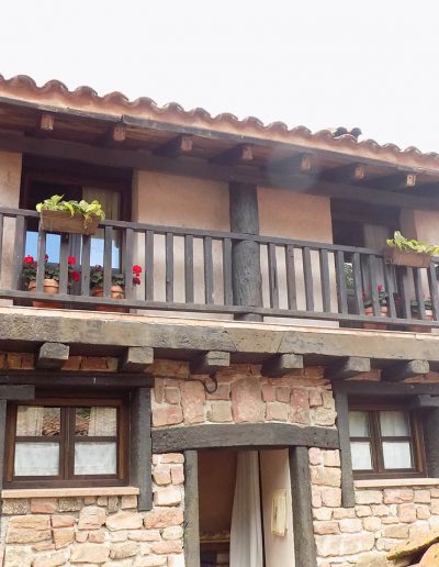 fachada exterior alojamientos El Espliego